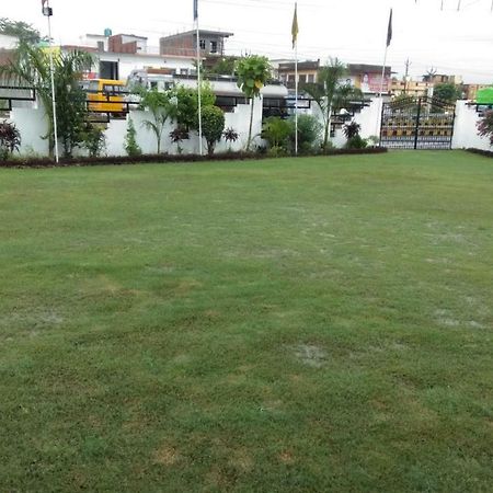 Hotel The Ideal Kushinagar 외부 사진