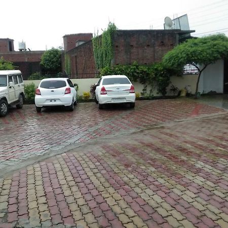 Hotel The Ideal Kushinagar 외부 사진