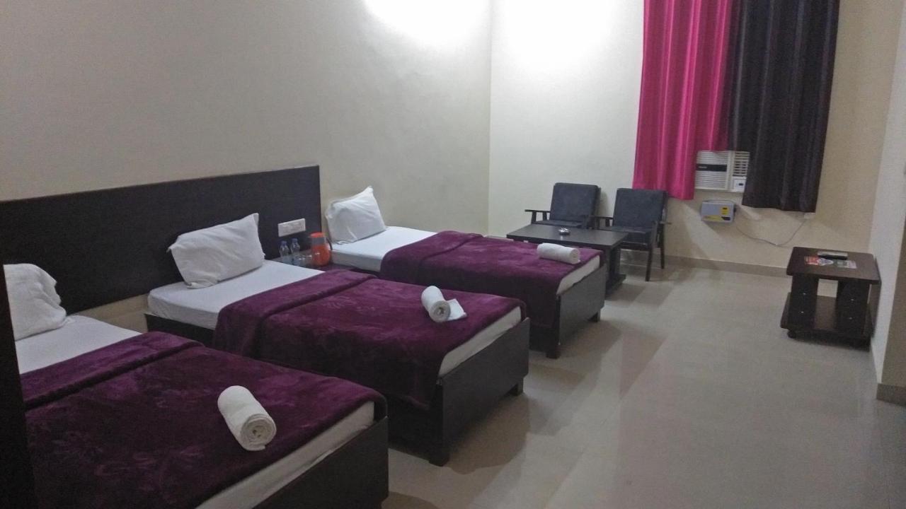 Hotel The Ideal Kushinagar 외부 사진