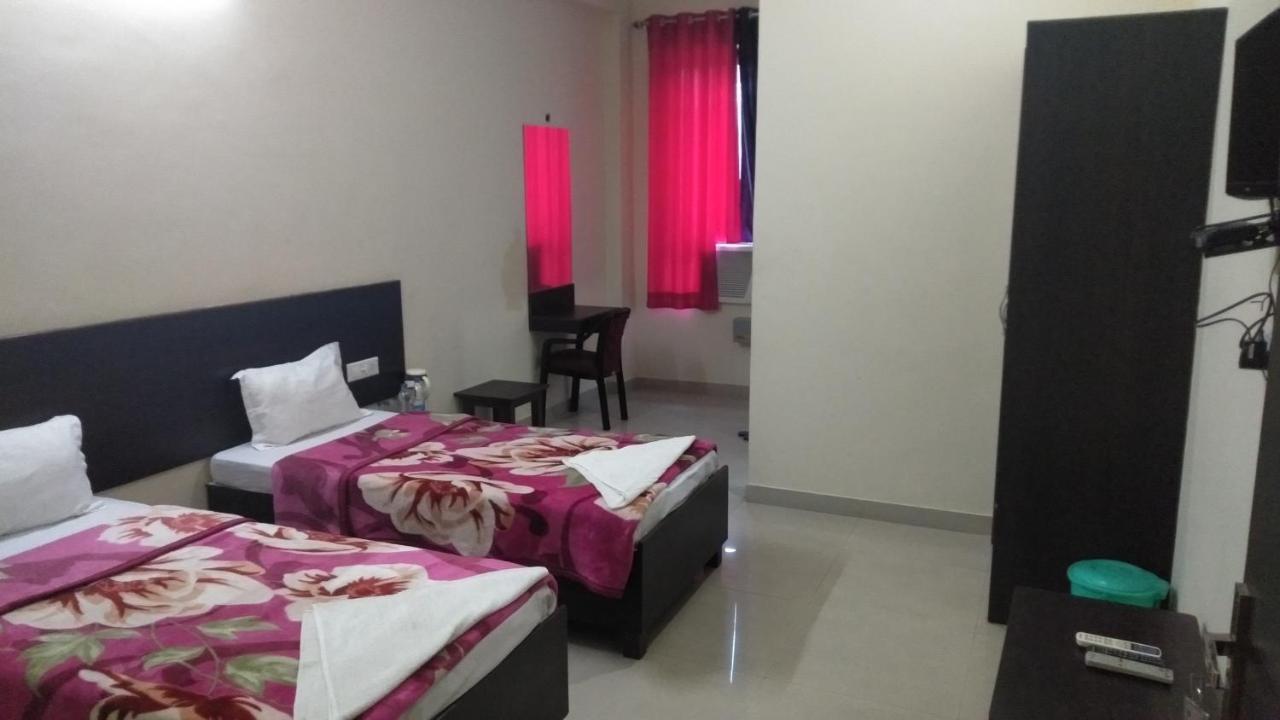 Hotel The Ideal Kushinagar 외부 사진
