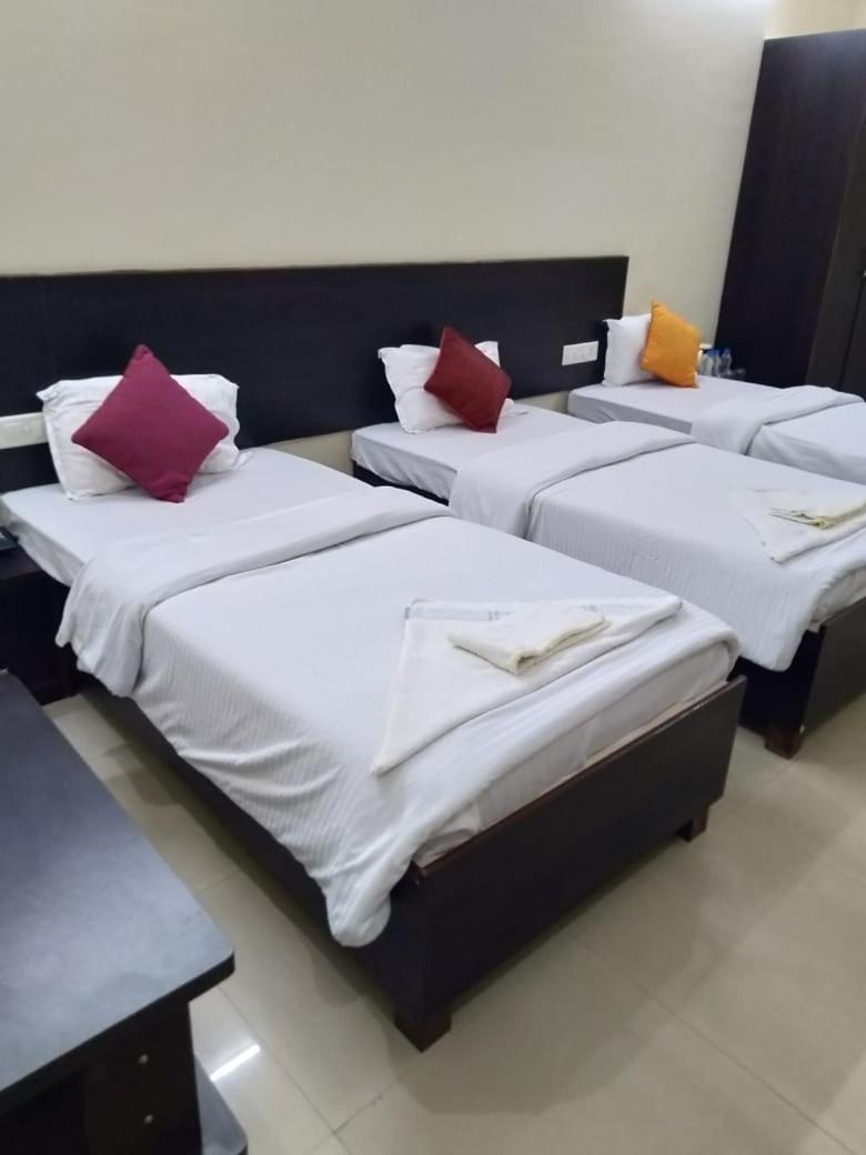 Hotel The Ideal Kushinagar 외부 사진