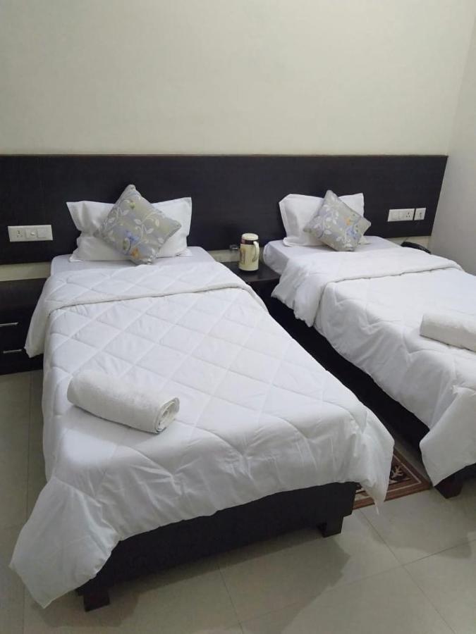 Hotel The Ideal Kushinagar 외부 사진