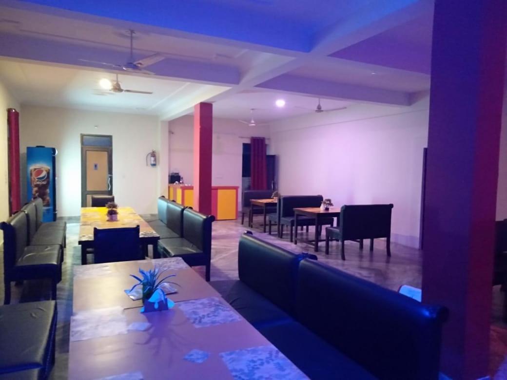 Hotel The Ideal Kushinagar 외부 사진