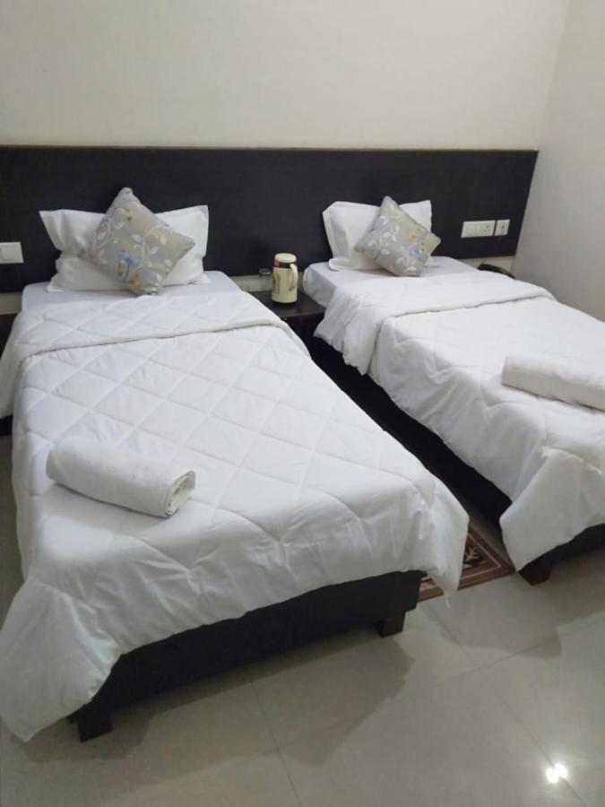Hotel The Ideal Kushinagar 외부 사진